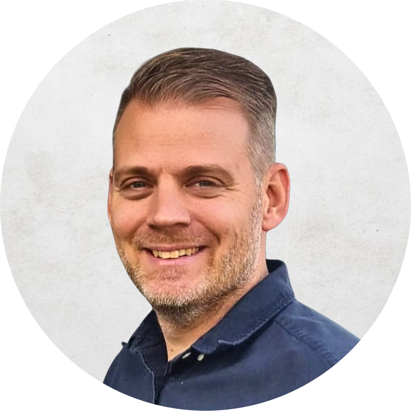 QUINZZ-Makler DIrk Femerling im Portraitfoto Kreisausschnitt
