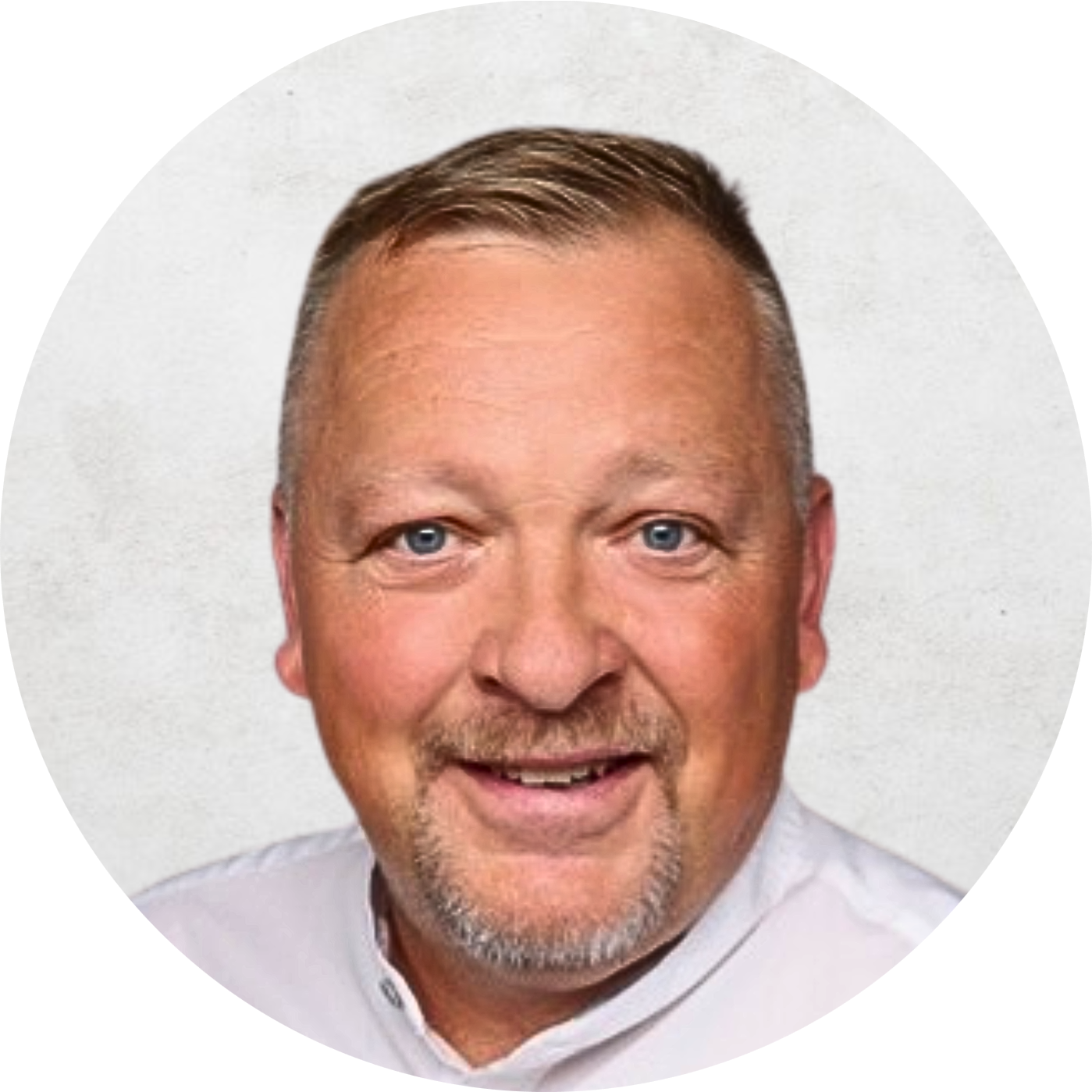QUINZZ Makler Alexander Stumpf Portraitfoto im Kreis