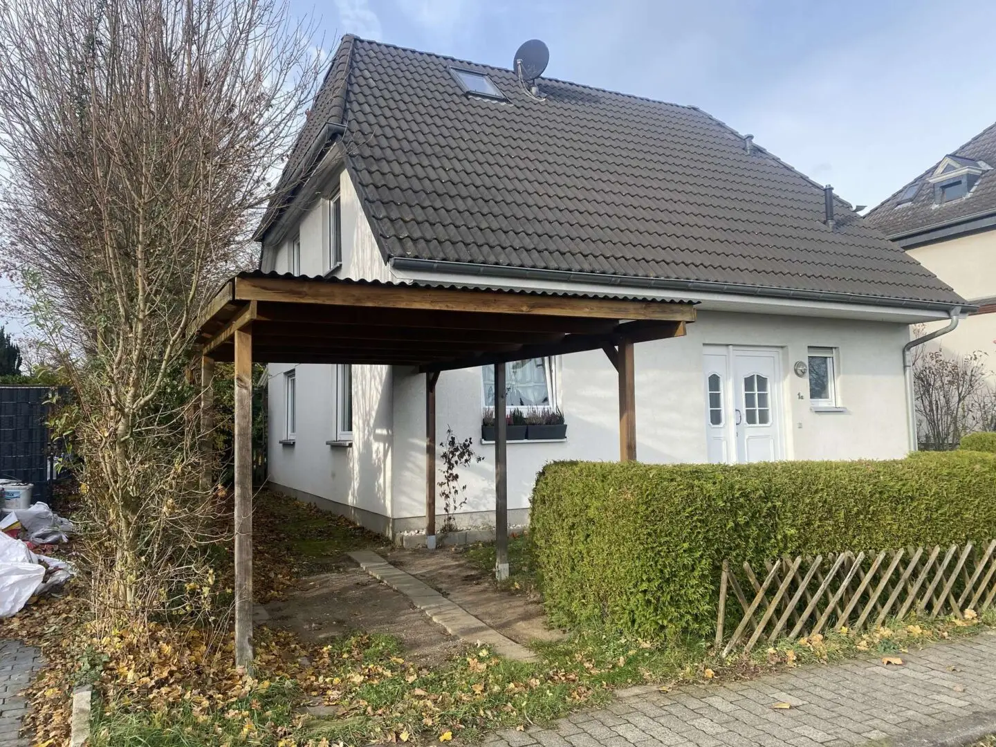 Hausansicht Carport