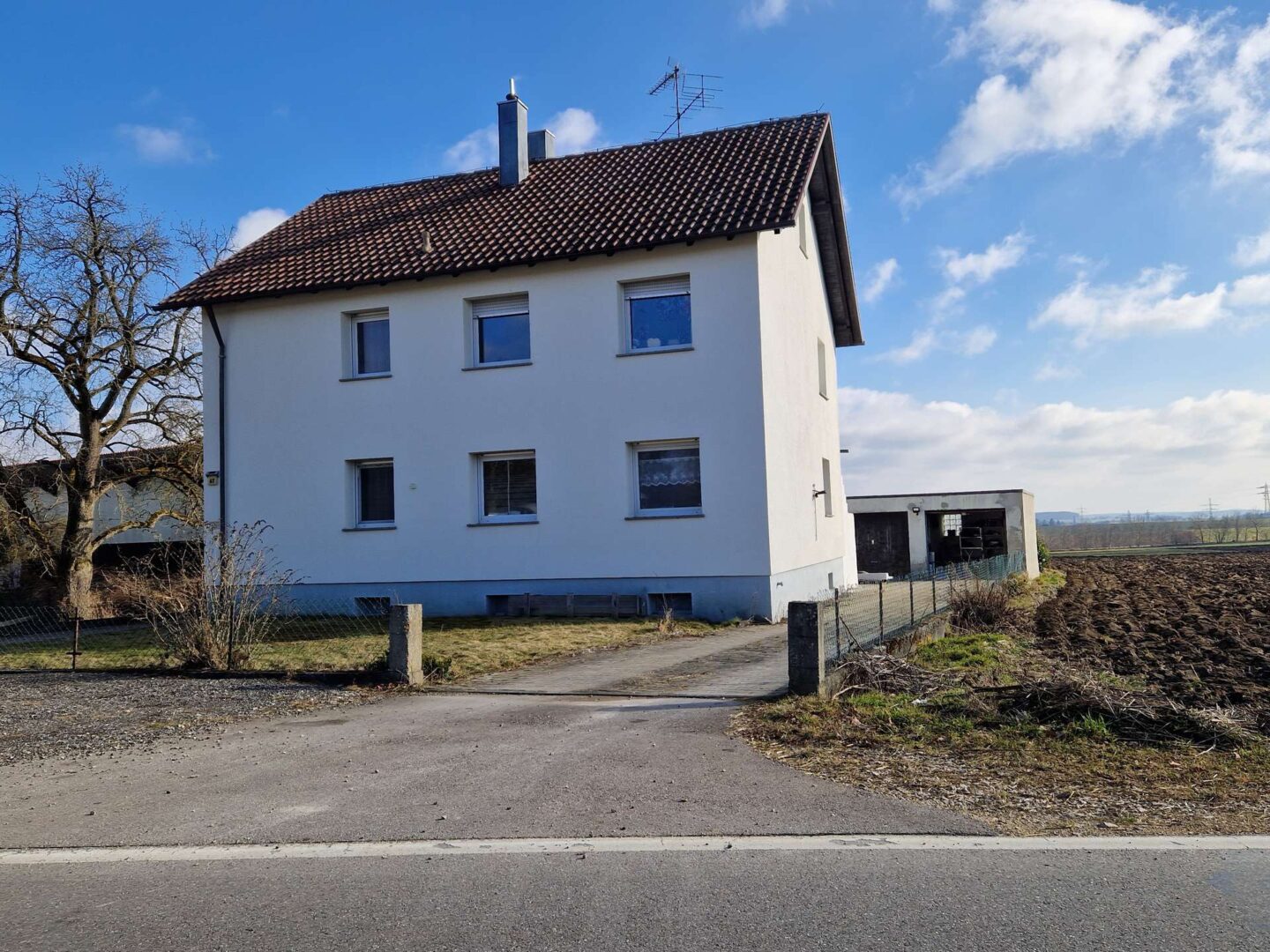 Front und Garage