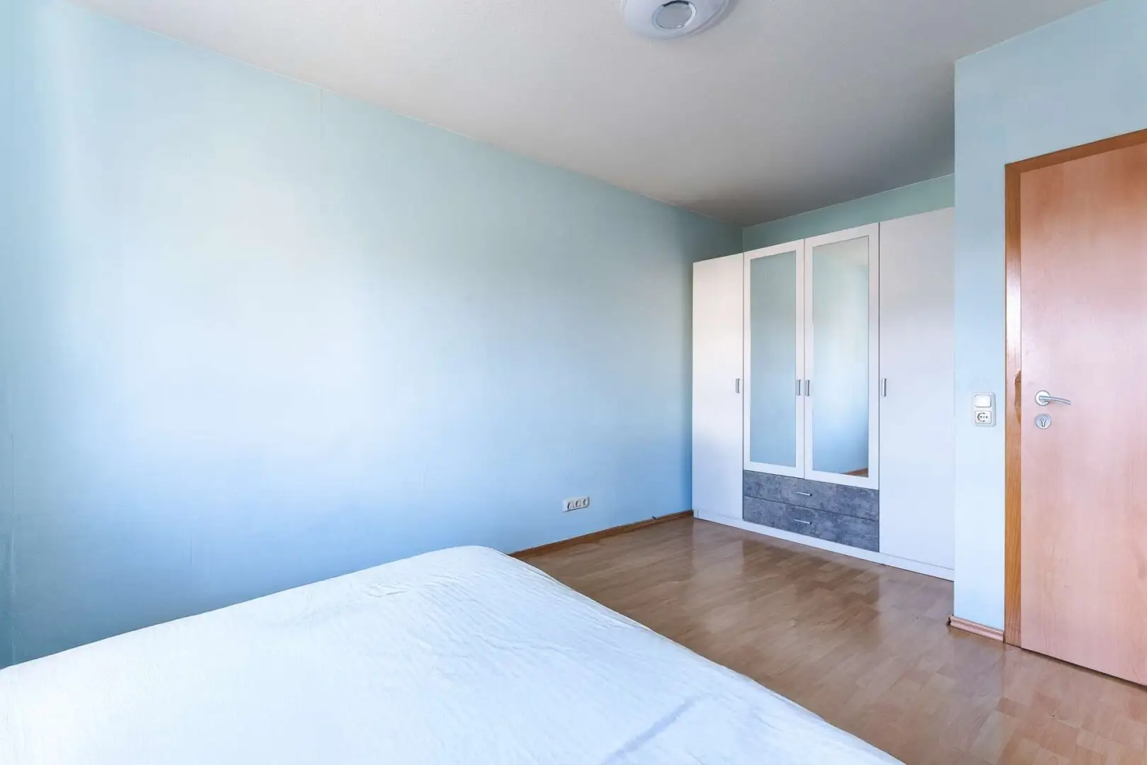 Schlafzimmer 1