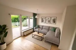 Wohnzimmer-möbliert gestaget