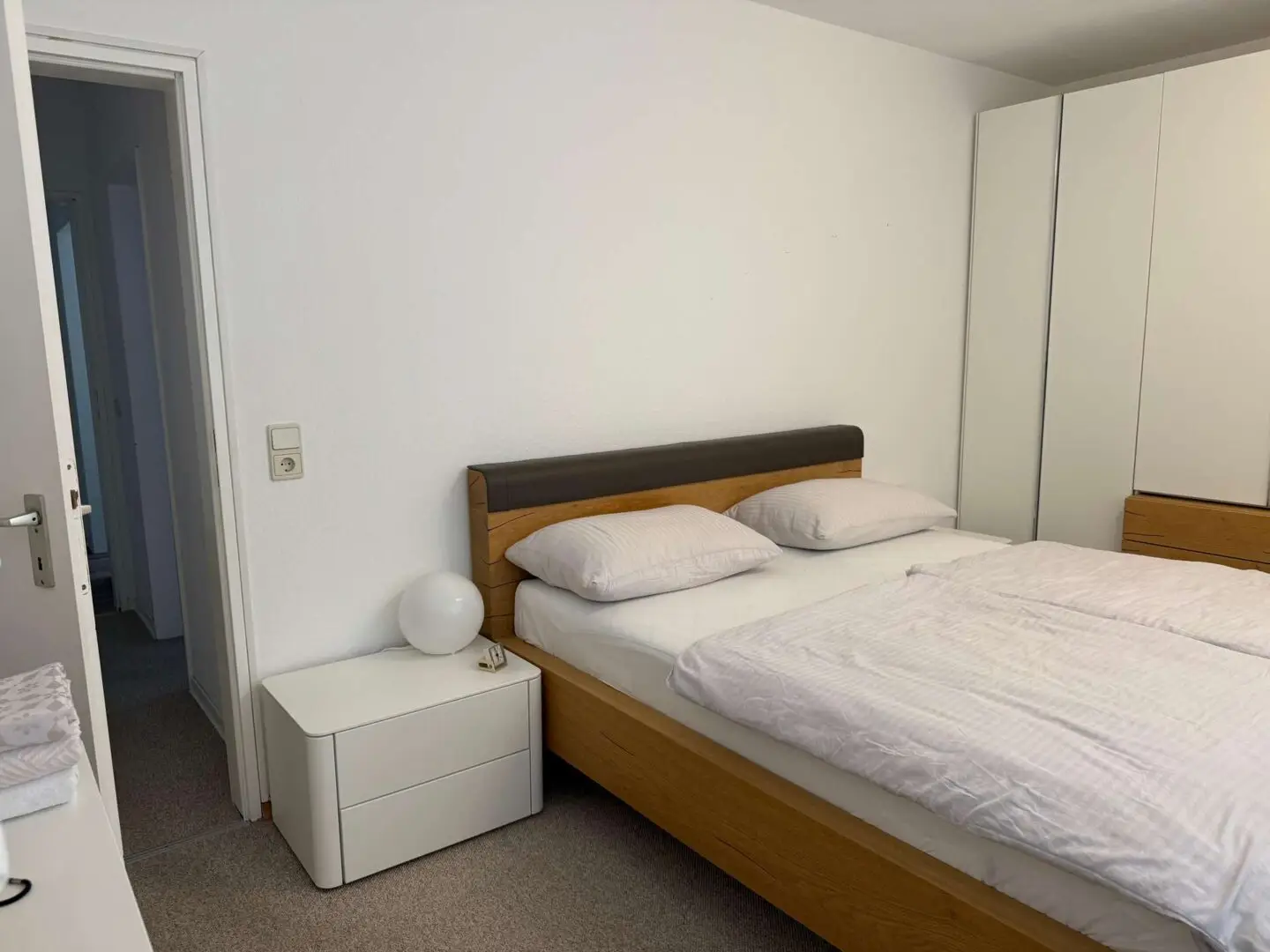 Schlafzimmer 1