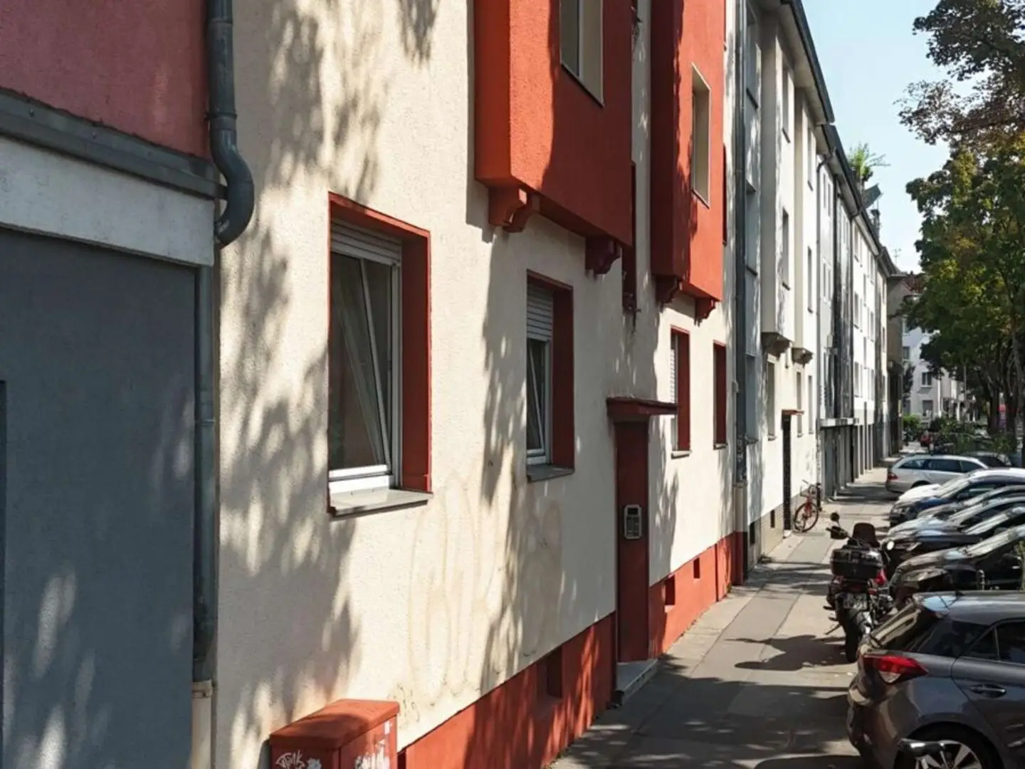 Außen Haupteingang 2