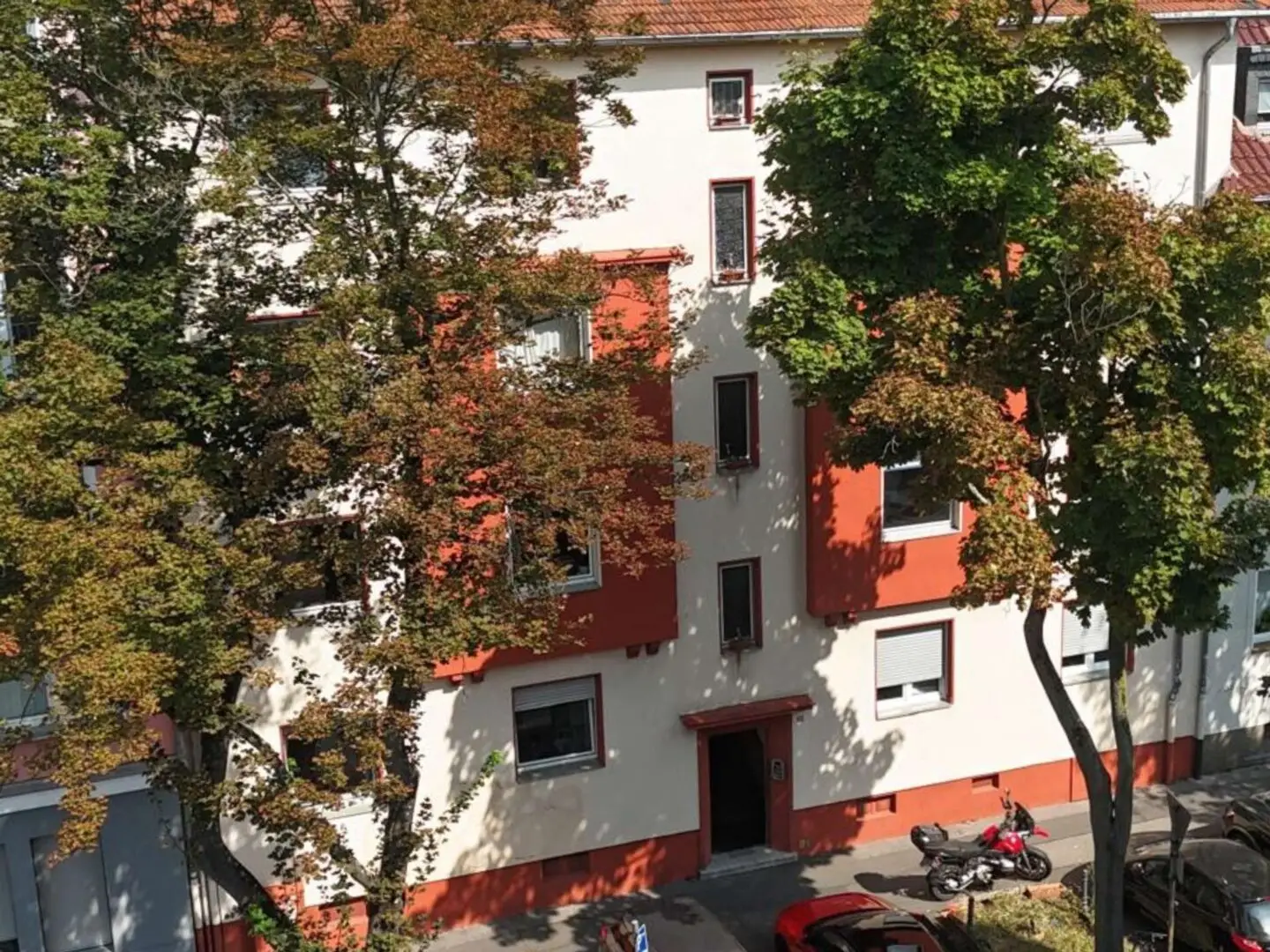Außen Haupteingang 3