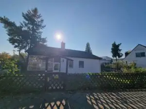 Frontseite Haus Distanz