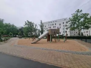 Ansicht Spielplatz 1 vor der Tür