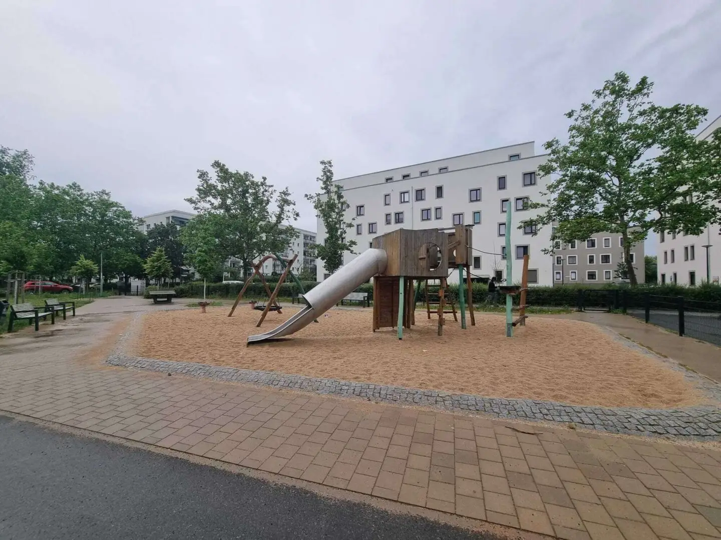 Ansicht Spielplatz 1 vor der Tür