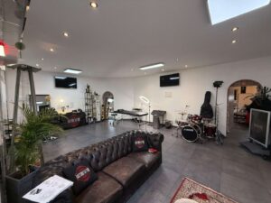 Studio mit Ansicht 2ter Raum