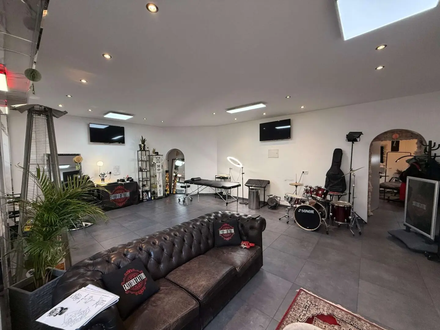 Studio mit Ansicht 2ter Raum