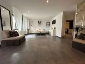 F1 Schlaf- und Wohnzimmer