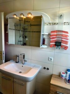 Badezimmer oben Bild 2
