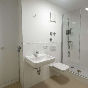 Bad mit Glas Duschkabine