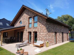 Blick auf Haus vom Garten