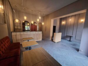 Haupt u Nebenempfangsraum gutes Licht