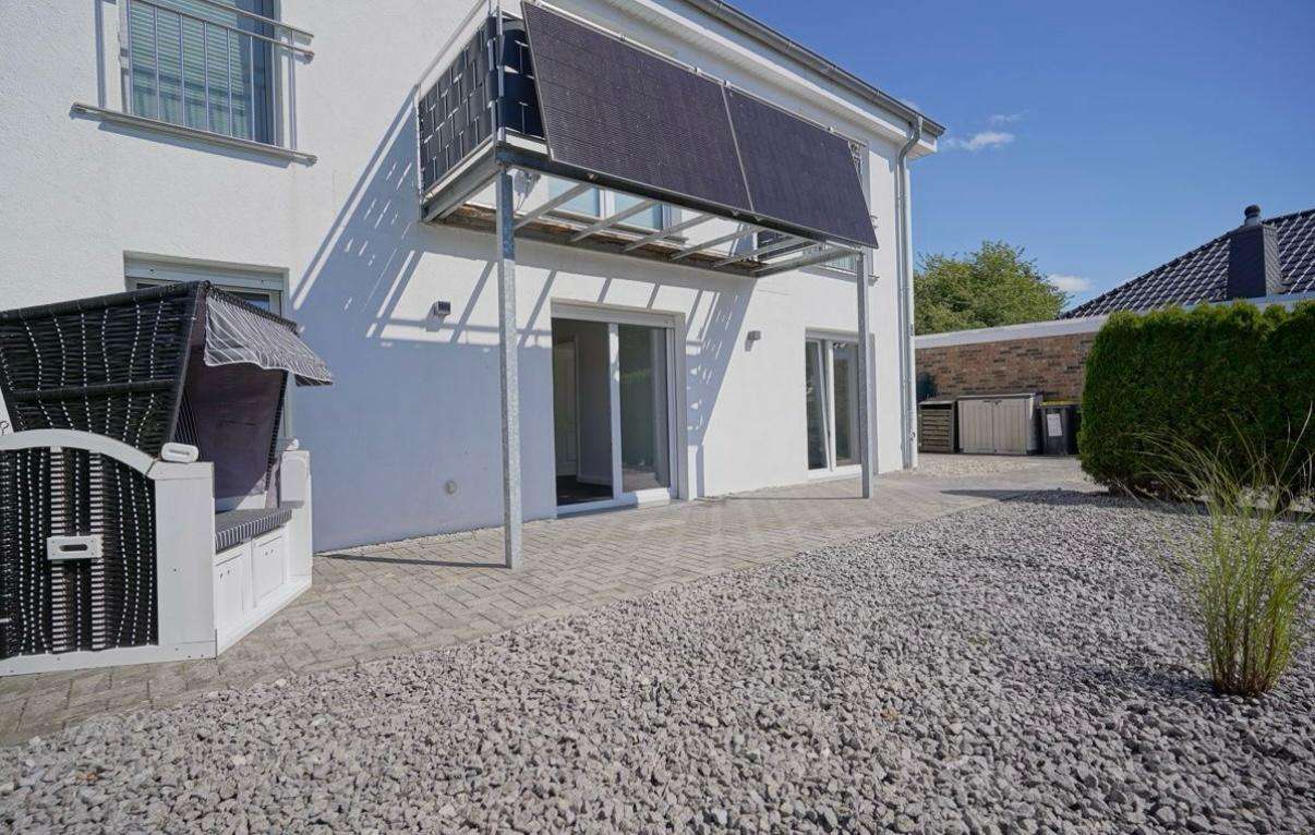 Terrasse mit Blick aus dem Garten