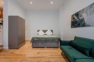 Bettnische und Kleiderschrank