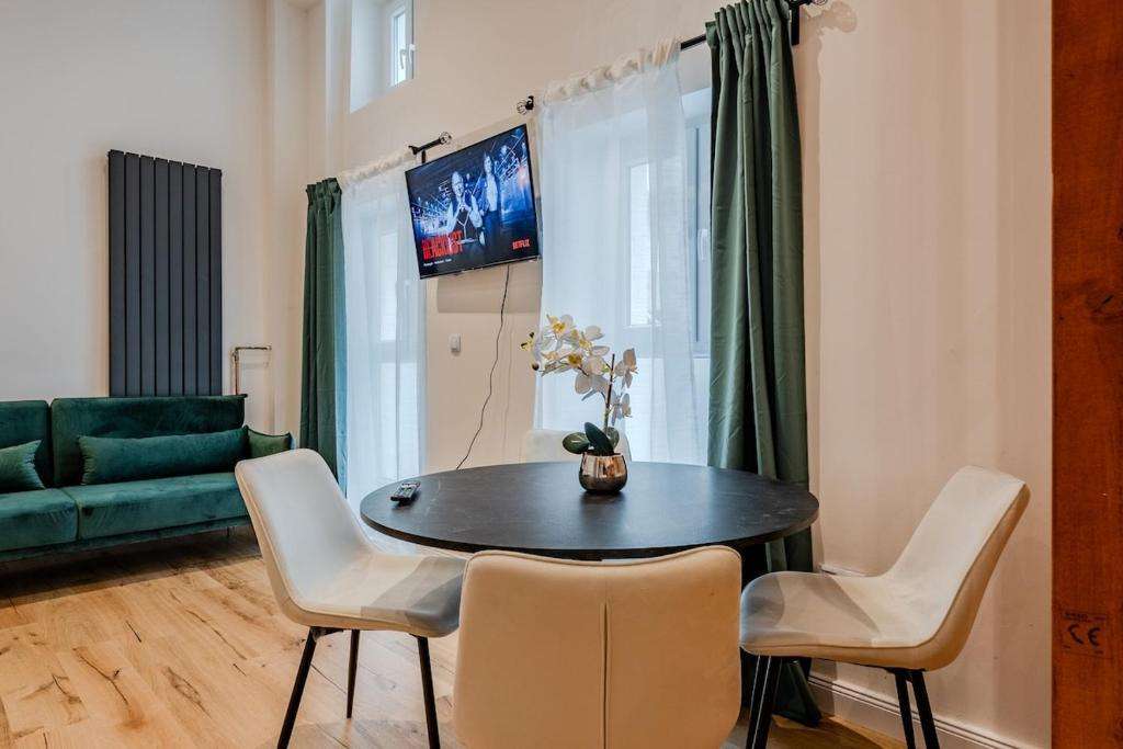 Ess- und Aufenthaltstisch