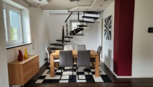 Treppe zum Obergeschoss