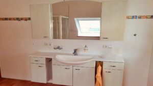 Spiegelschrank Elternbad OG