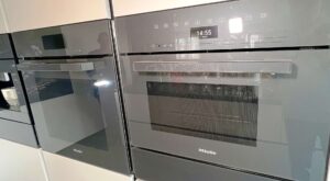 Backofen und Dampfgarer