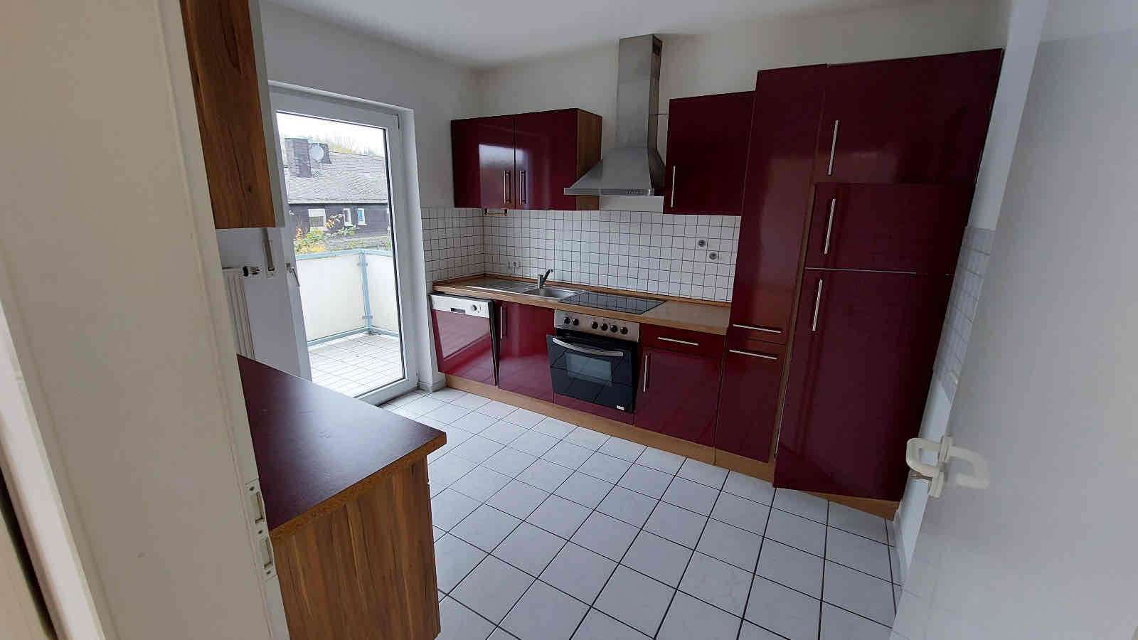 Küche mit Balkonzugang