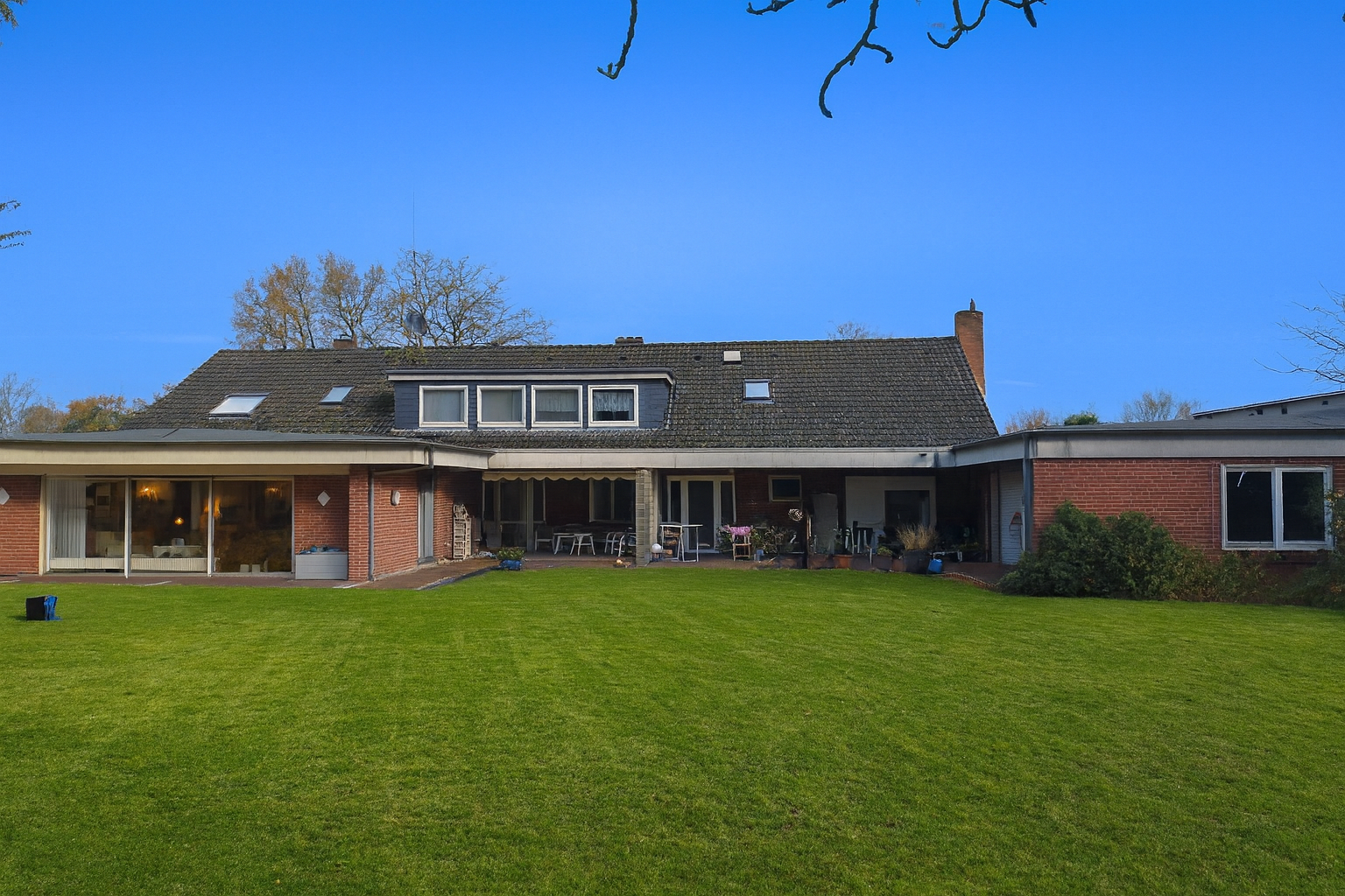 Blick aufs Haus vom Garten