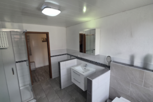 Badezimmer oben Bild 2