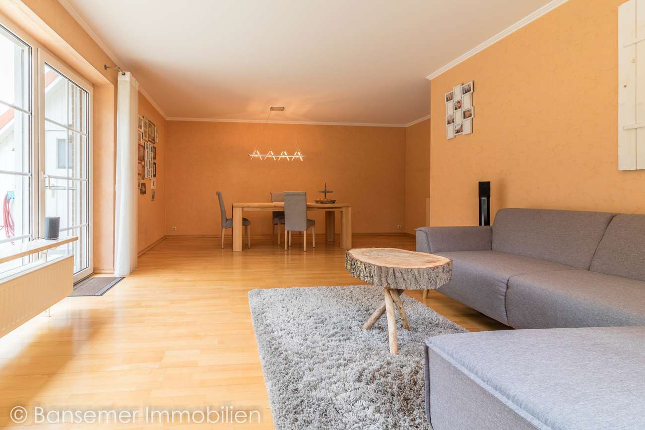 EG: Wohn- und Esszimmer