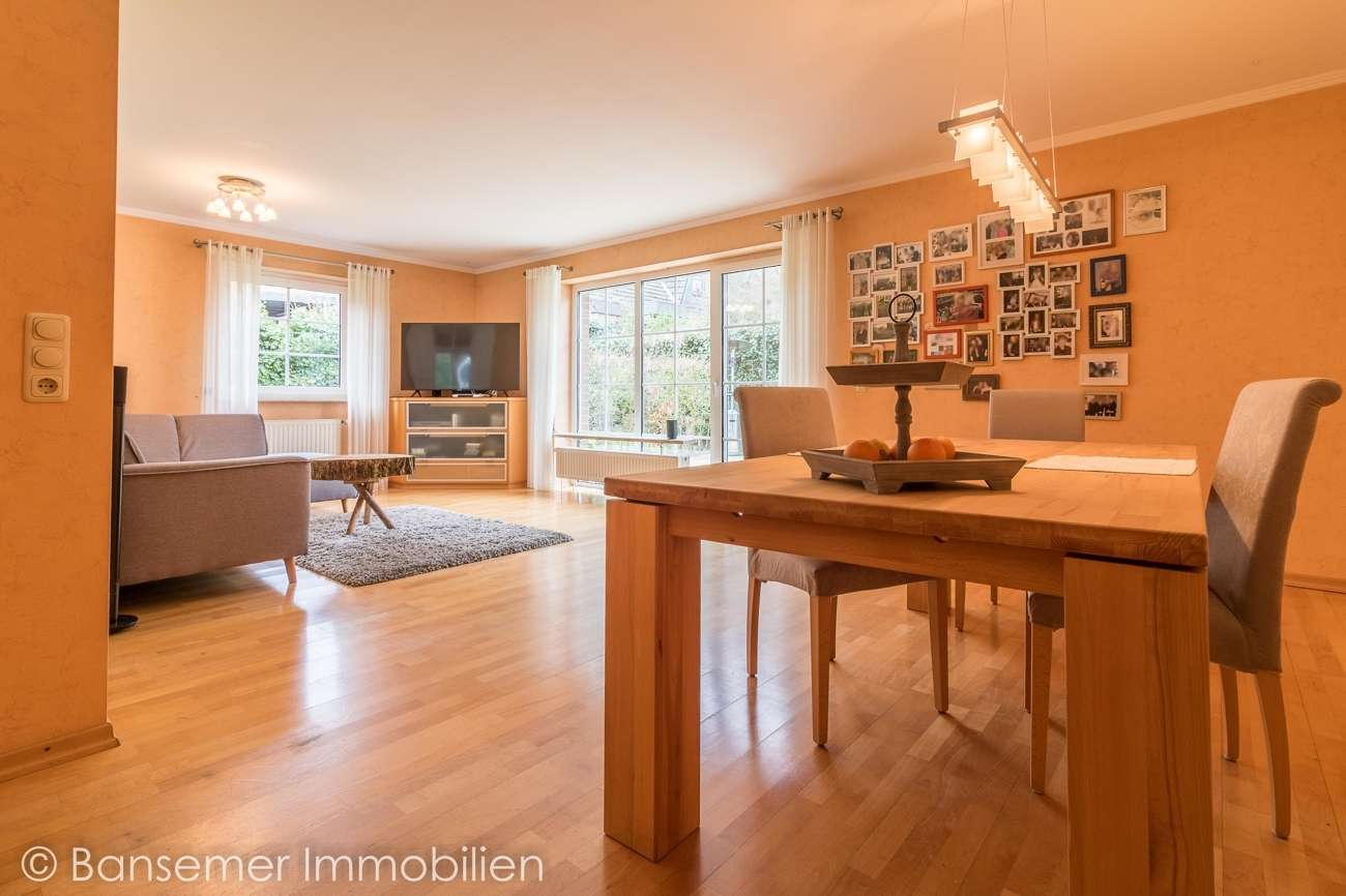 EG: Wohn- und Esszimmer