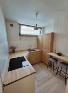 Muster Küche neu möbliert