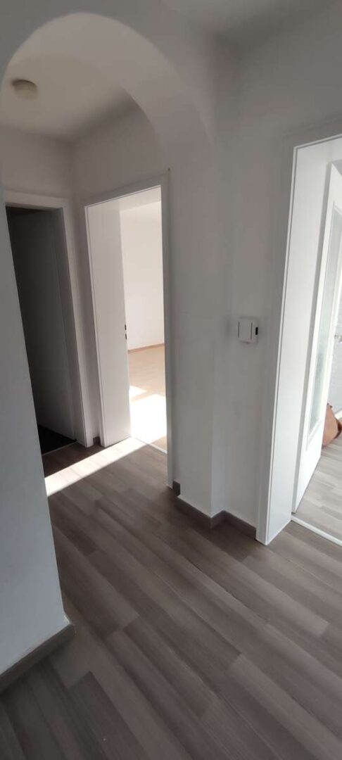 Diele mit Blick zum Wohn- und Elternschlafzimmer