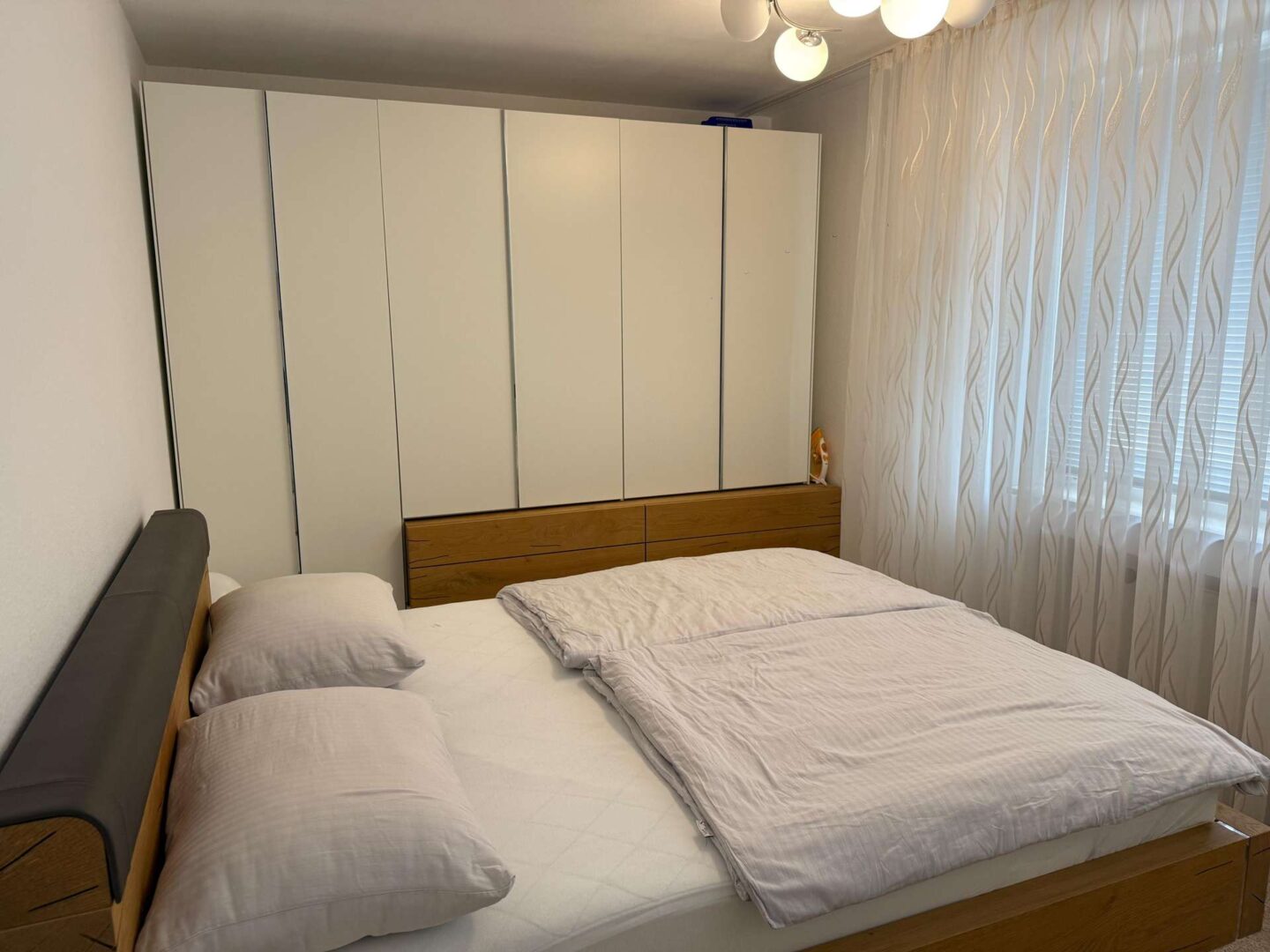 Schlafzimmer 1