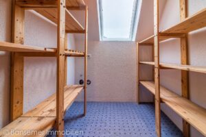 DG: Abstellraum / Speisekammer