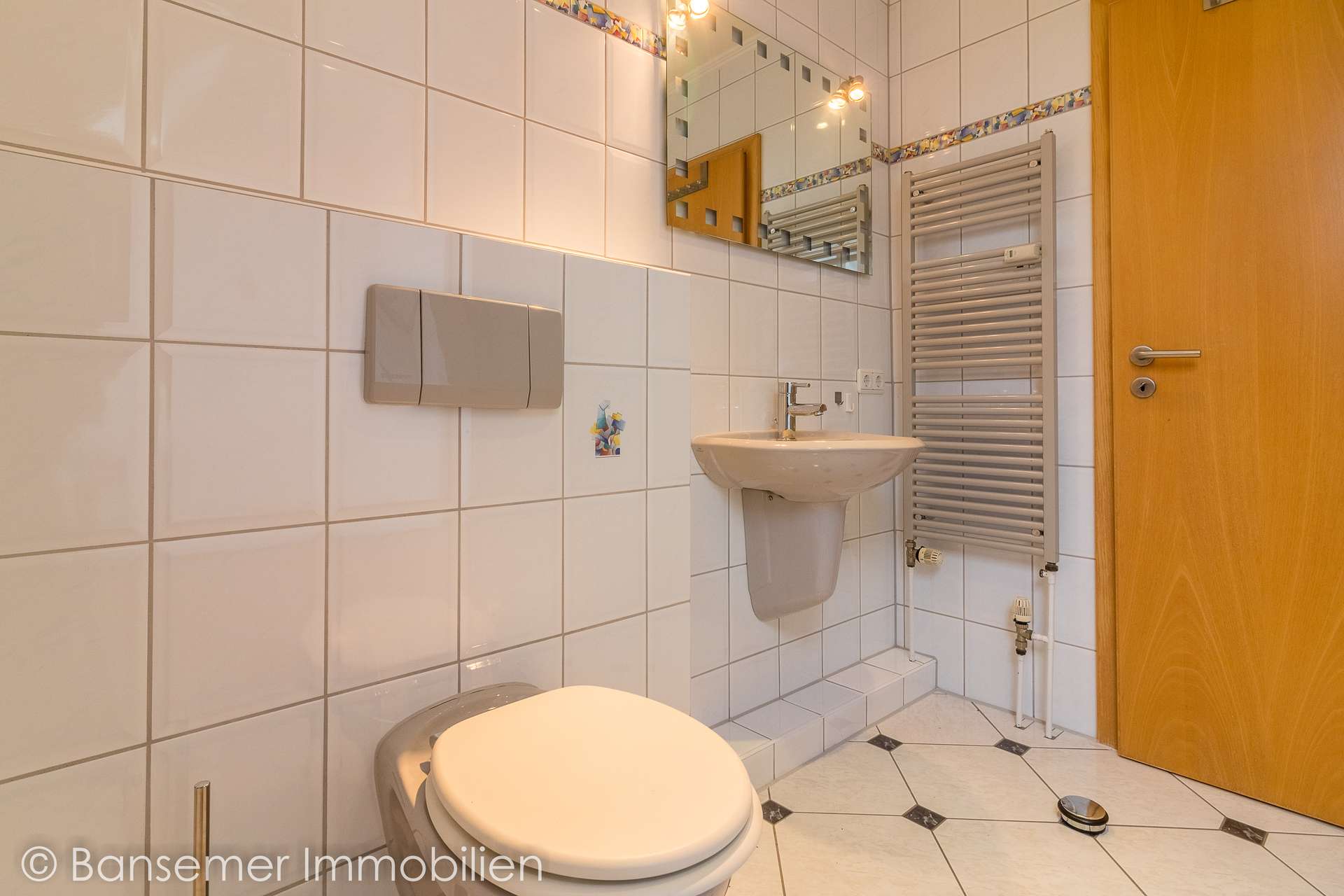 DG: Bad mit Wanne und Dusche