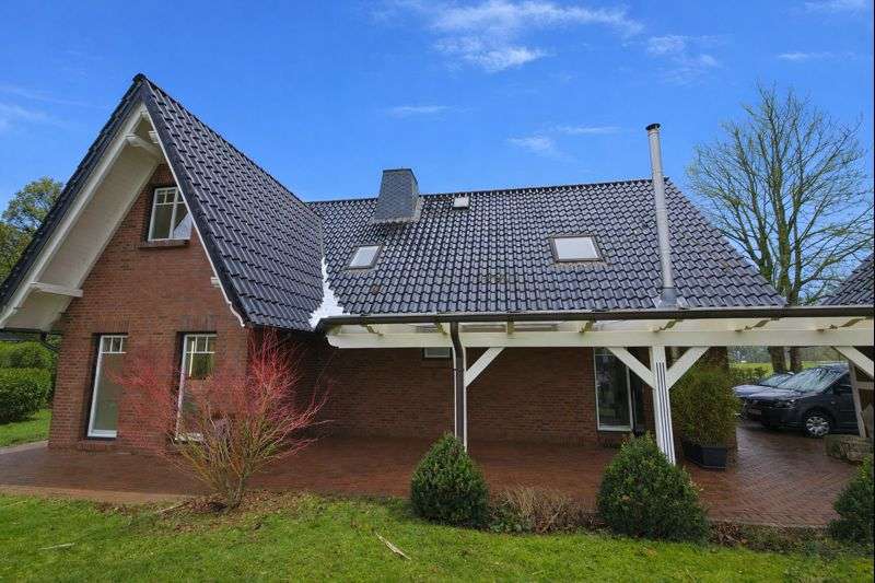 Titelbild  vom Garten aus