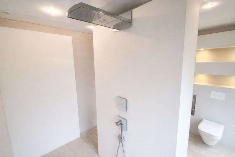 Dusche EG Rechte Seite