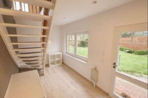 Flur mit Treppe nach oben