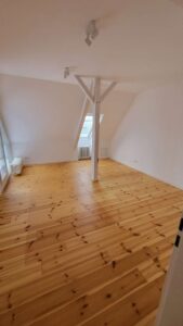 Erstes Zimmer rechts 2