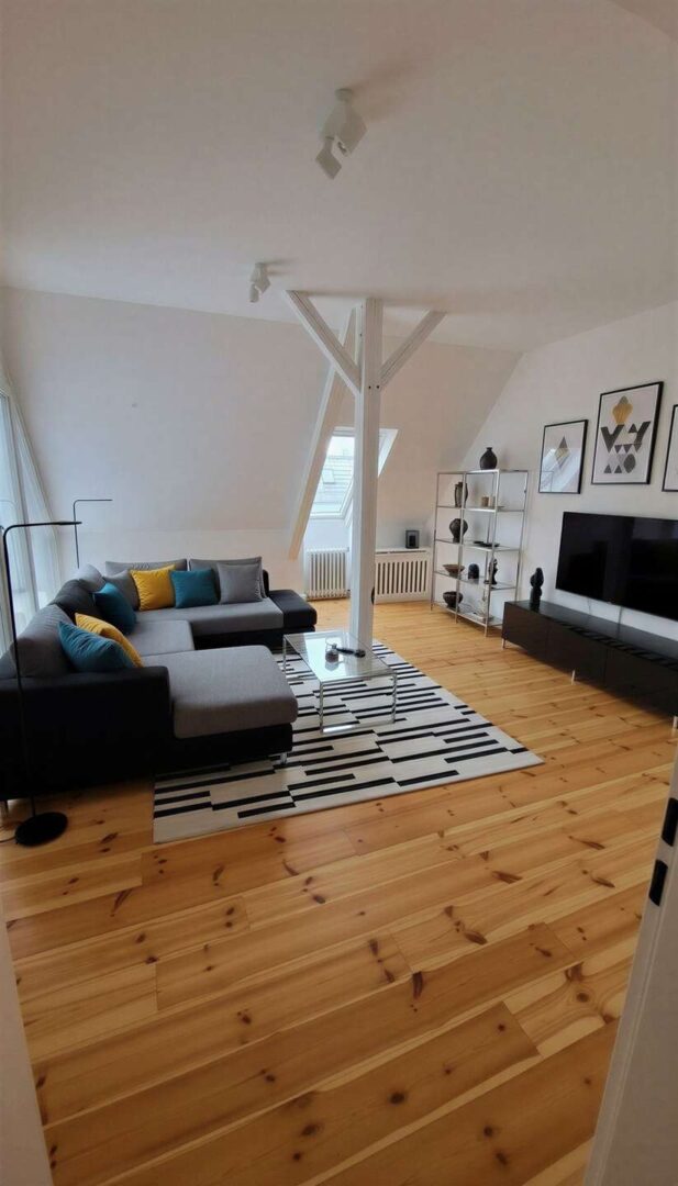 Erstes Zimmer rechts 2 - (KI generiert)