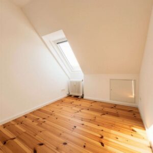 Erstes kl. Zimmer links