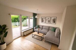 Wohnzimmer-möbliert gestaget