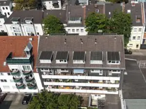 Außen Balkonseite Innenhof