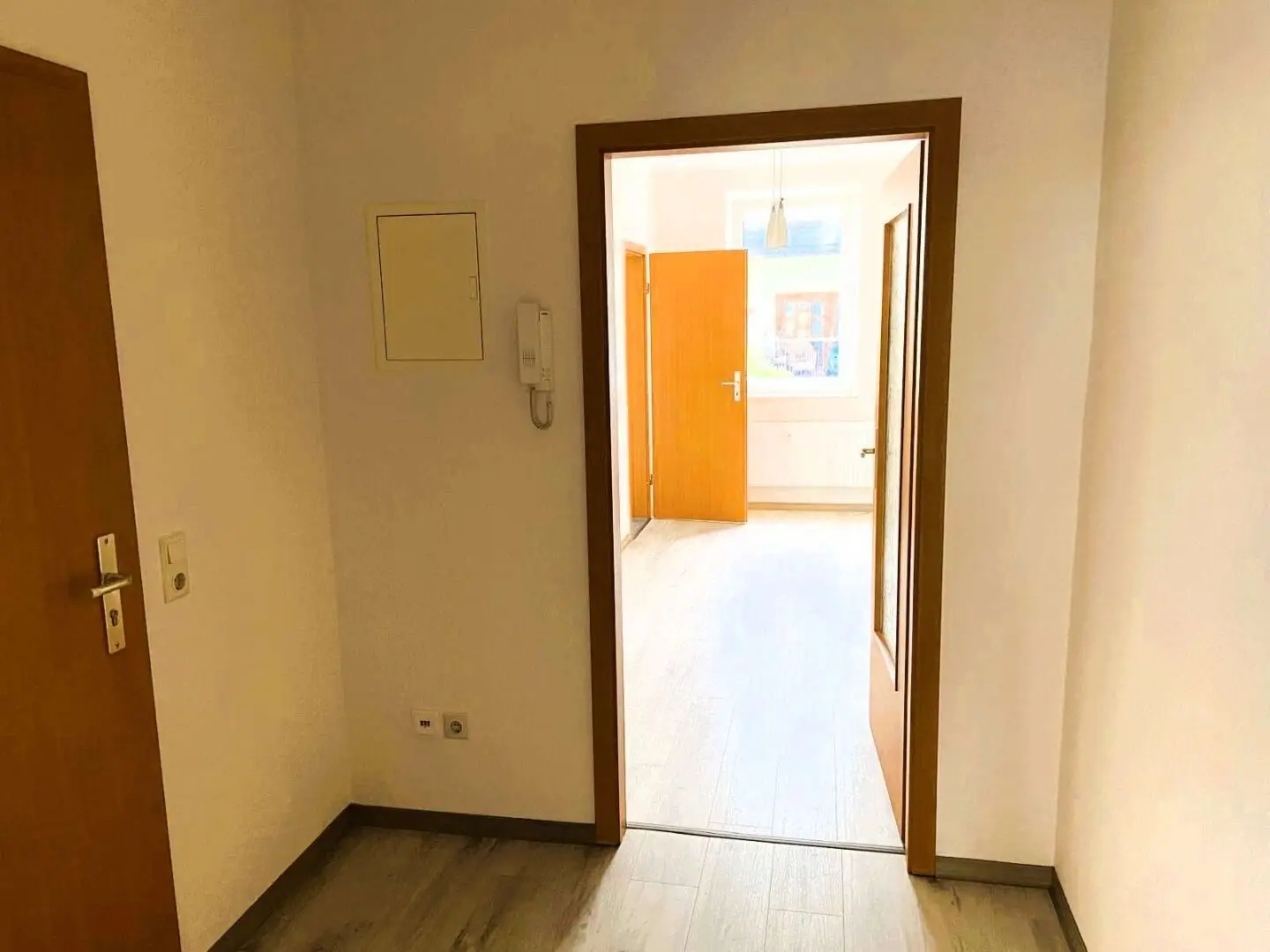 Flur mit ausreichend Platz für eine Garderobe