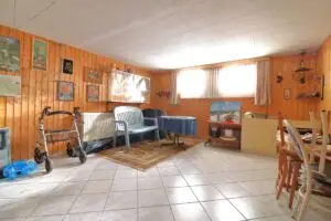 KG: Wohnlicher Kellerraum