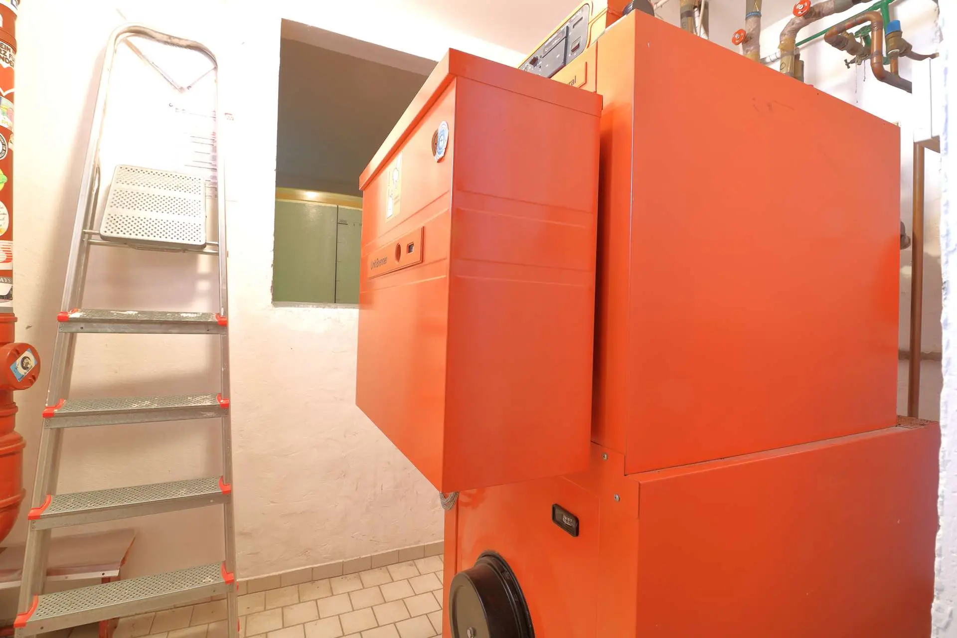 KG: Heizung und Öllager