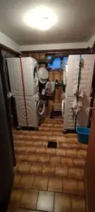 Waschmaschinen Trockner Raum im Keller