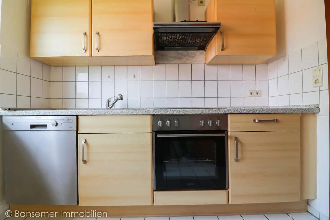 Küche mit Einbauküche