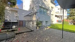 Eingänge rückwärtiges Haus