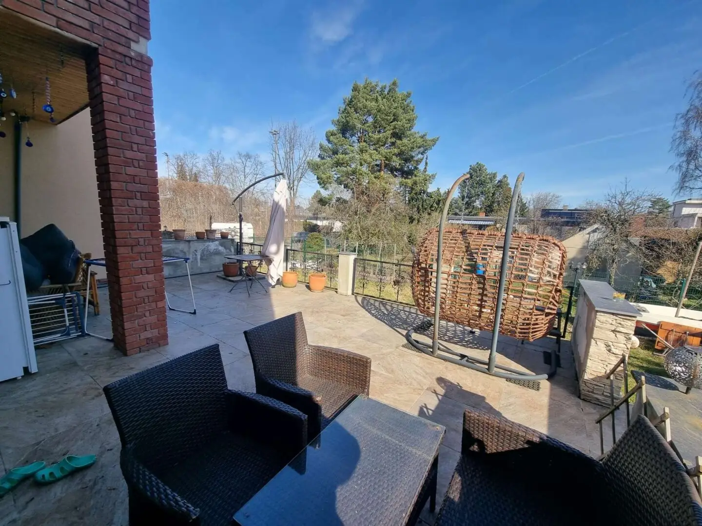 Große Terrasse im Erdgeschoss